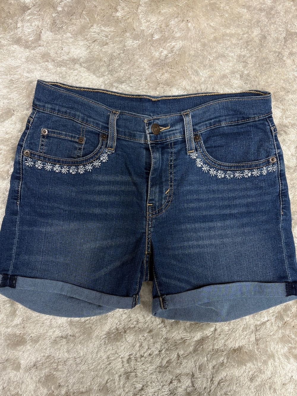 Levi’s Embroidered Daisy Trim Mid-Rise Denim Stretch Shorts -4” inseam